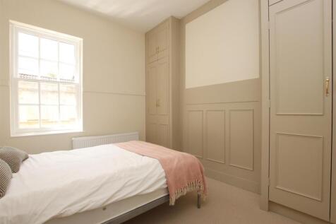 Bedroom two (2).JPG