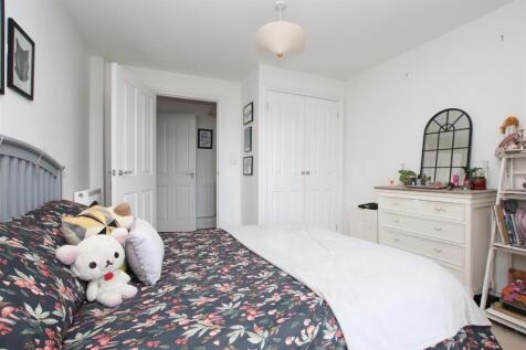 Bedroom one (2).JPG