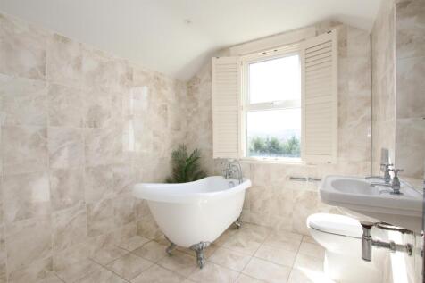 Bathroom (2).JPG