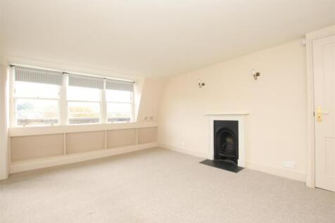 Living room (2).JPG