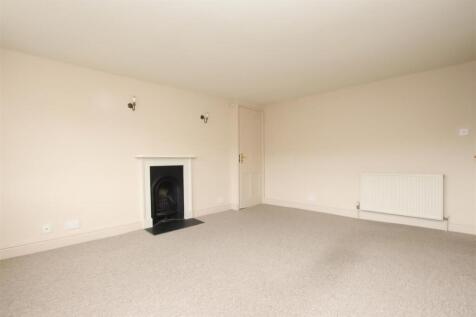 Living room (3).JPG