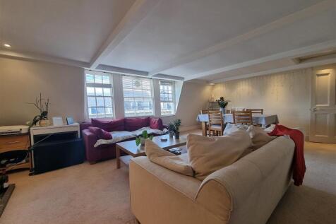 Living room (2).jpg