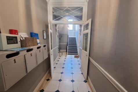 Communal entrance.jpg