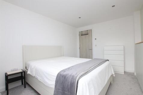Bedroom one (2).JPG