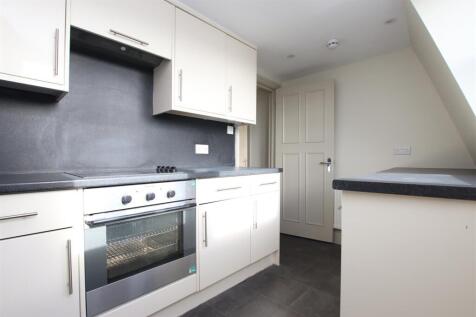 Kitchen (2).JPG