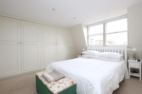 Bedroom one (2).JPG