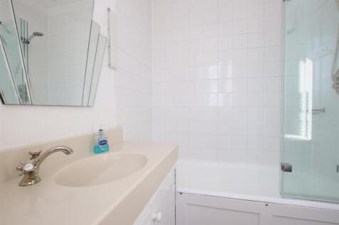 Ensuite.JPG