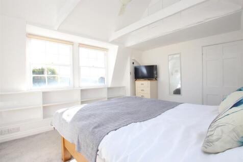Bedroom two (2).JPG