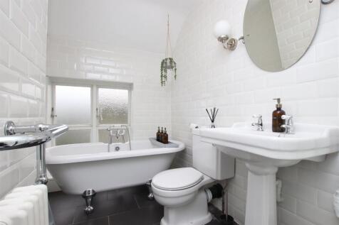 Bathroom.JPG