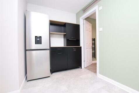 Kitchen2.JPG