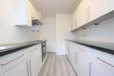Kitchen (2).JPG