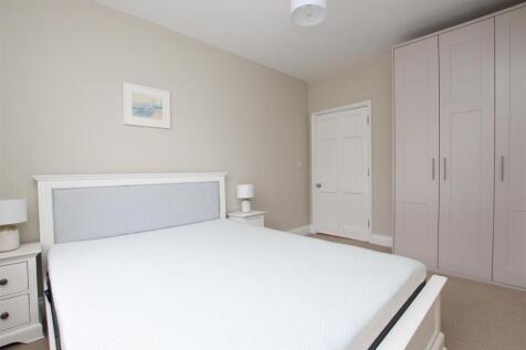 Bedroom (2).JPG