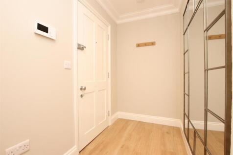 Entrance hallway.JPG