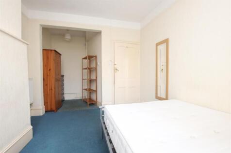 Bedroom three (2).JPG