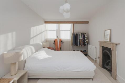 4, 17 Great Pult St ph3 copy.jpg