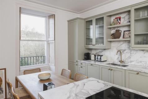 4, 17 Great Pult St ph18 copy.jpg