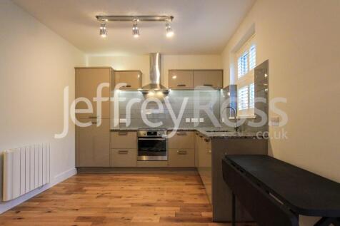 Flat 3, 1-3 Howard Terrace LR.jpg