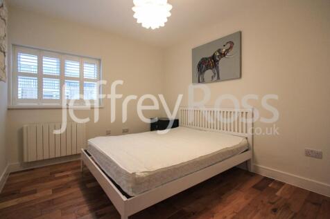 Flat 3, 1-3 Howard Terrace LR-8.jpg