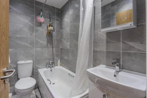 Cyril Crescent 6, 4-2.jpg