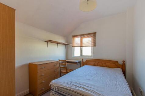 Glenroy Street 145-9.jpg