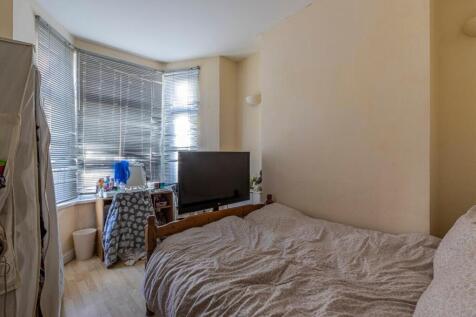 Glenroy Street 144-10.jpg