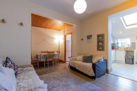 Cosmeston Street 32-6.jpg