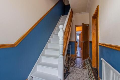 Cosmeston Street 32-1.jpg