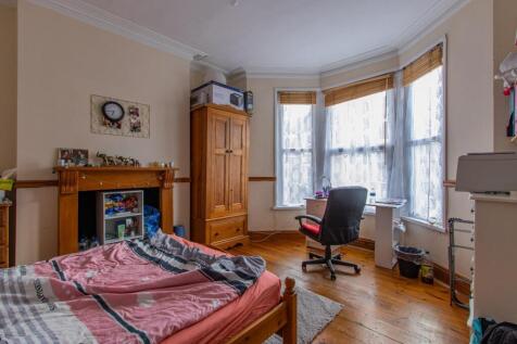 Cosmeston Street 32-2.jpg