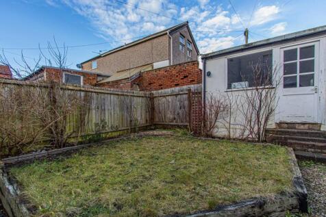 Cosmeston Street 32-17.jpg