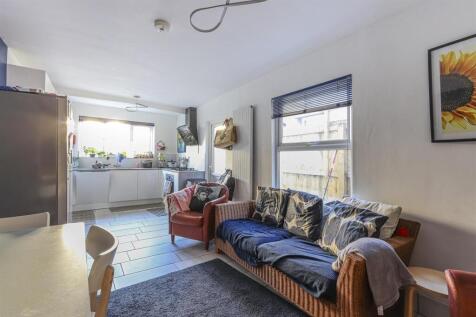 Dogfield Street 57-13.jpg