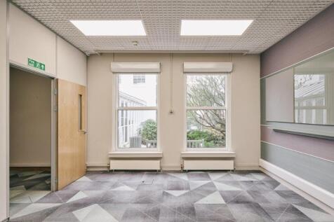 INTERNAL_DSC_0323_240313_BAR_42 Calthorpe Rd_HI 