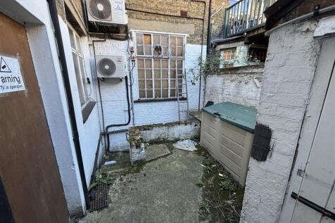 Court yard.JPG