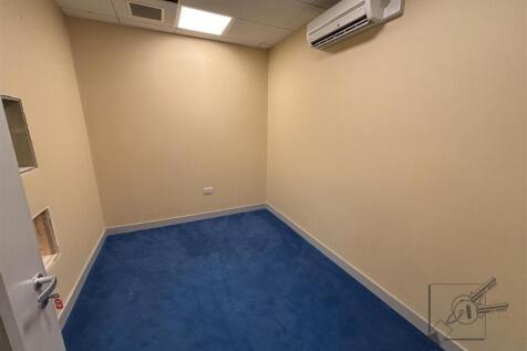 first floor 78 New Road-21.jpg