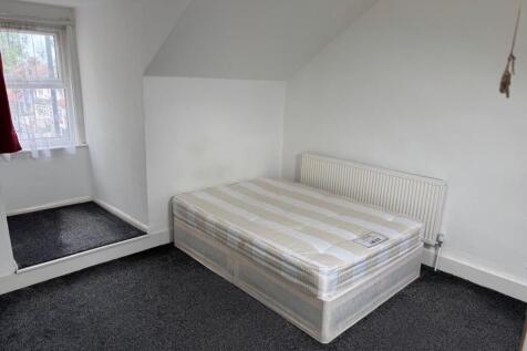 Bedroom 1.jpg