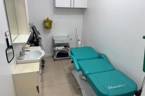 Treatment room 3.jpg