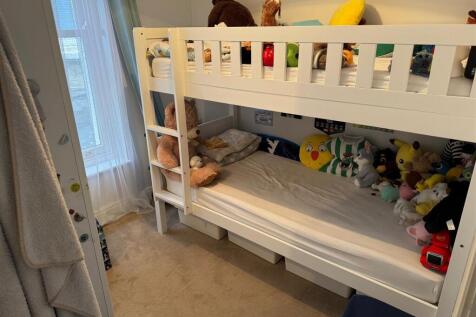 Bed 2.jpg