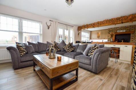 Lounge/Kitchen