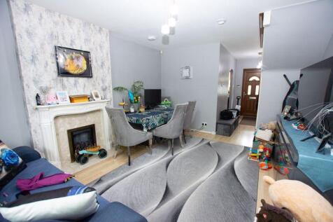 Lounge/Dining