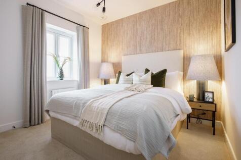 Double bedroom with storage space