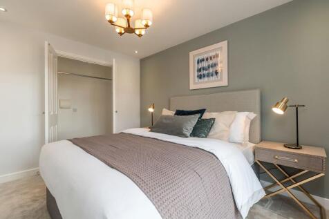 Double bedroom with built in storage