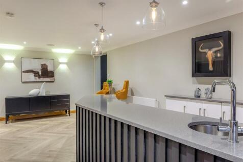 8583872-interior10.jpg