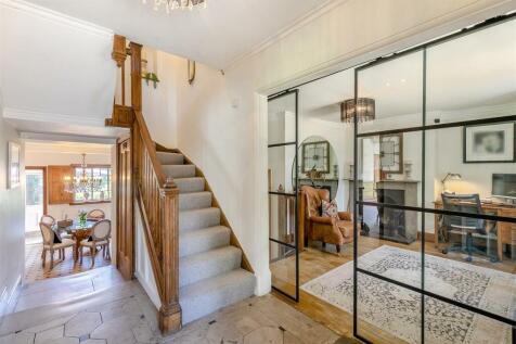 8599223-interior41.jpg