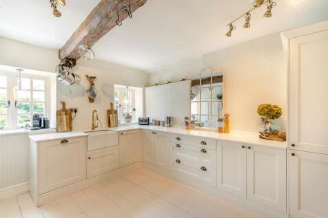 8599223-interior17.jpg