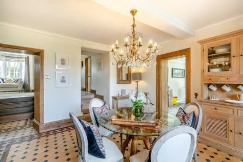 8599223-interior22.jpg