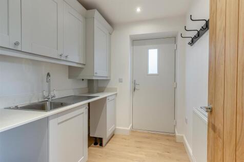 8641659-interior45.jpg