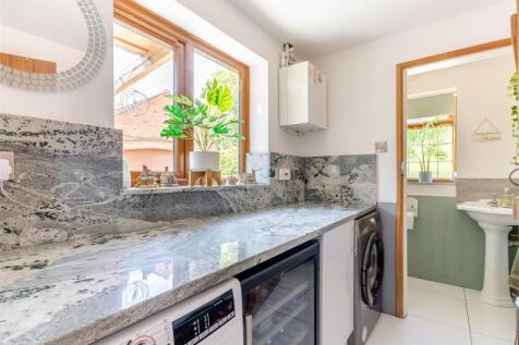 8647720-interior16.jpg