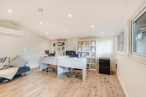 8651958-interior01.jpg