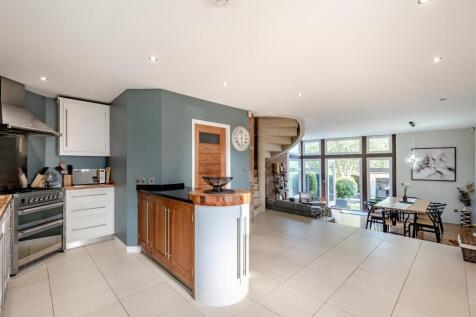 8652520-interior34.jpg