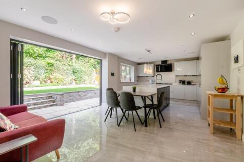 8660437-interior24.jpg