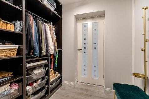 8660437-interior01.jpg